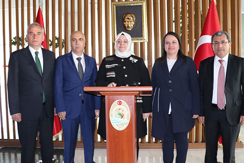 Bakan Selçuk Vali Hasan Karahan’ı ziyaret etti, hizmetleri anlattı