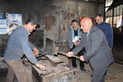 Buldan Adayı Mustafa Şevik, demir dövdü, sorun dinledi, destek istedi