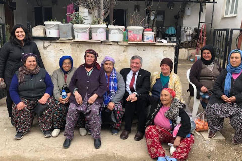 Kepenek, Honaz’da mahalle mahalle, kapı kapı dolaşıyor