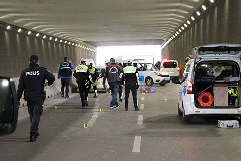 Köprülü kavşakta otomobil çarpan yaya öldü