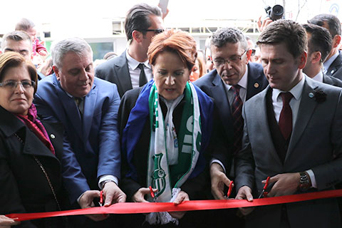 Akşener Tavas’ta konuştu