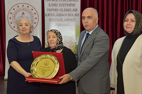Eğitime 4 okul kazandıran Mersin ailesi için vefa gecesi düzenlendi