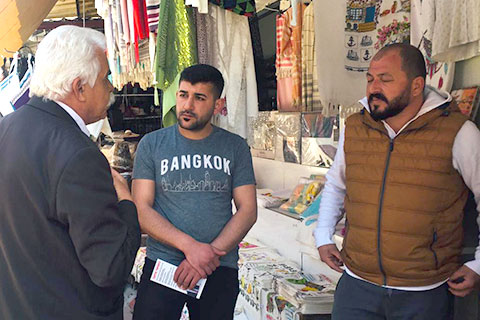 Mustafa Güleç, Karahayıt’ta esnaflarla dertleşti