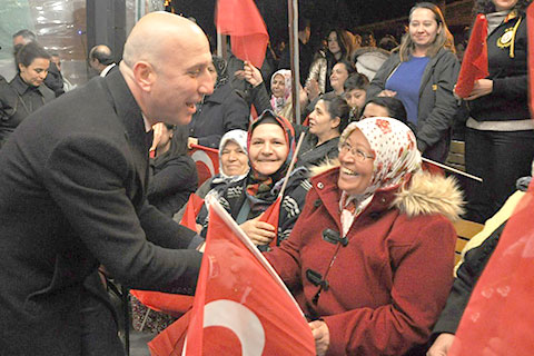 Başkan Özbaş’ın mahalle toplantıları gövde gösterisine dönüştü