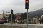 Serinhisar’da kum yüklü kamyon yan yattı