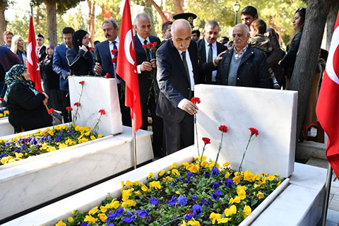 Vali Karahan; Çanakkale Deniz Zaferi “YA HEP, YA HİÇ” mücadelesidir