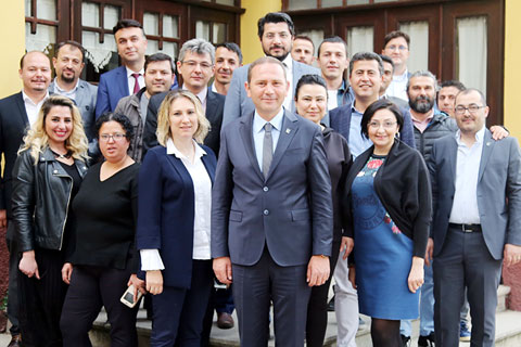Başkan adayı Dikmen kurmaylarıyla buluştu