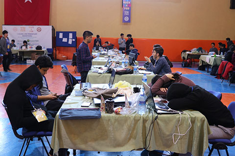 Liseliler 36 saatlik maratonda kodlama yaptılar