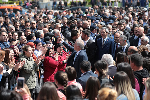 Başkan Zolan’a personelinden sürpriz karşılama