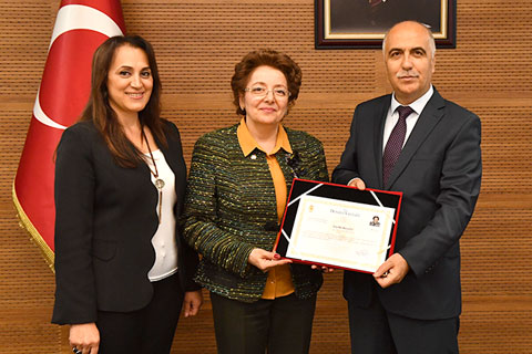 Başarılı sağlık personeline başarı belgesi