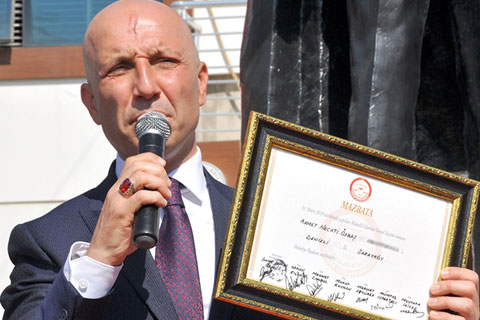 Sarayköy Belediye Başkanı Özbaş, mazbatasını aldı