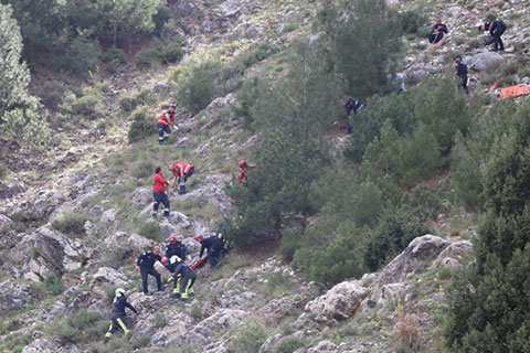 Kayalıklardan düşen çocuk hayatını kaybetti
