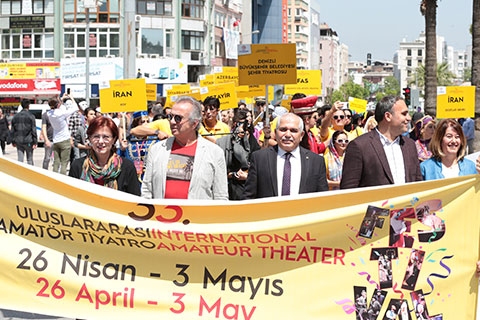 Tiyatro coşkusu başladı