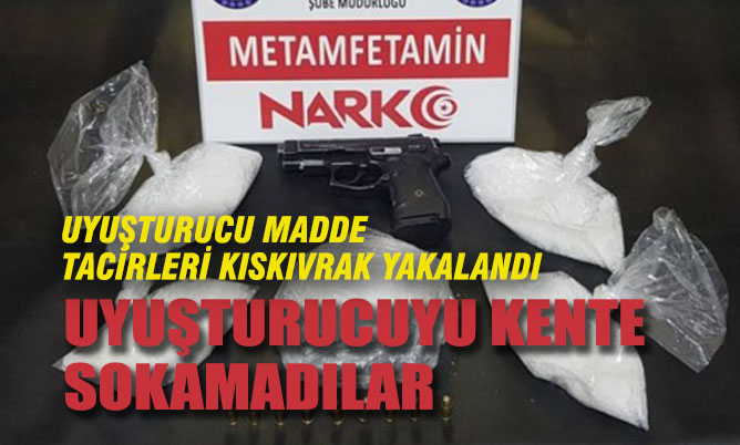 Denizli’ye yarım kilogram uyuşturucu getirirken yakalandılar