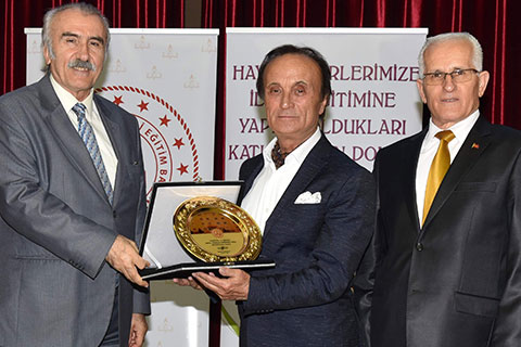 Denizli’ye 3 lise kazandıran Zorlu Ailesi için vefa gecesi düzenlendi