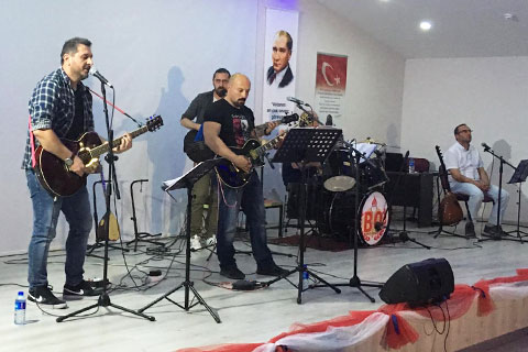 Öğretmenler çaldı, öğrenciler dinledi