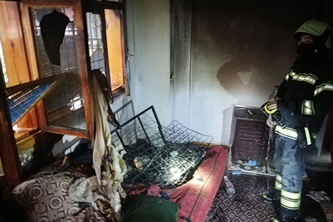 Anne ve çocuğu alevlerin içinden çıkarıldı