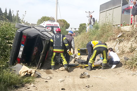 Sarayköy’de iki araç çarpıştı 6 kişi yaralandı