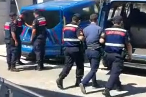 Sahte belgelerle para toladılar