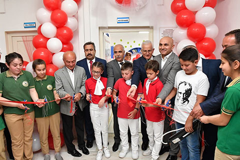 Vali Karahan Z-Kütüphane açılışını yaptı