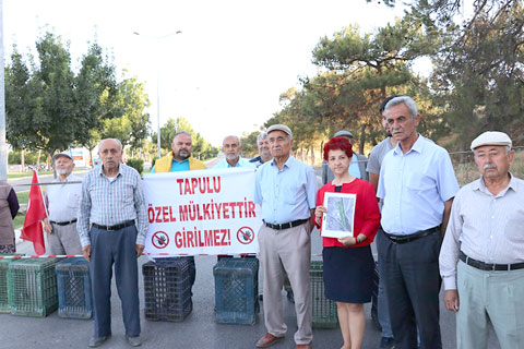 Hak sahibi olduklarını ileri sürdüler yolu kapattılar