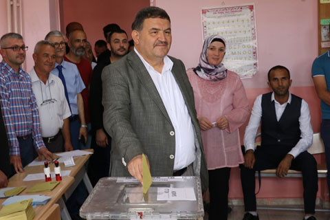 Devecioğlu’nun oy kullandığı sandıktan Kepenek çıktı