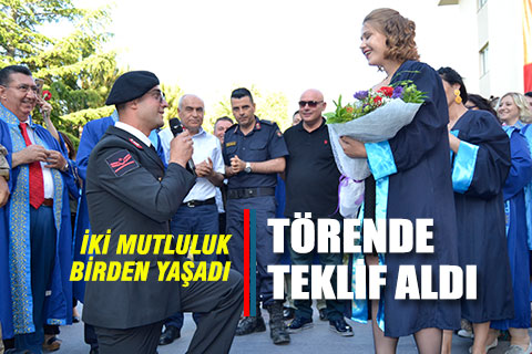 Mezuniyet töreninde hem diplomasını, hem de evlenme teklifi aldı