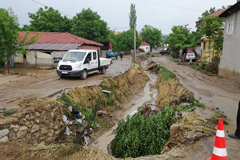 Kuyucak yağmur ve sel sonrası hayalet şehre döndü