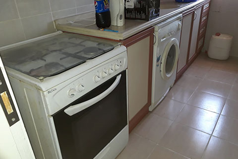 Buldan’da evi yanan ailenin yaraları sarıldı