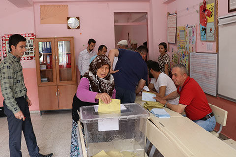 Honaz’da sandıklar kapandı, sayım başladı