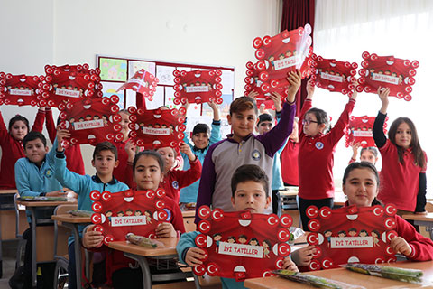 Öğrencileri karne heyecanı sardı