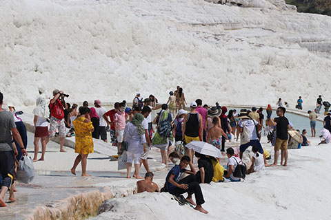 Pamukkale’de bayram yoğunluğu