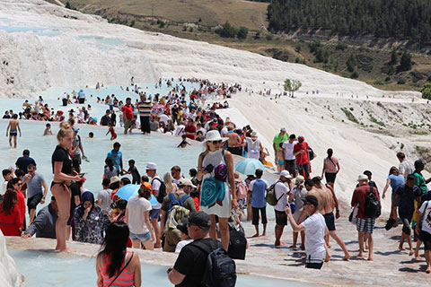 Pamukkale 9 günlük bayram tatilinde 100 bin turist ağırladı