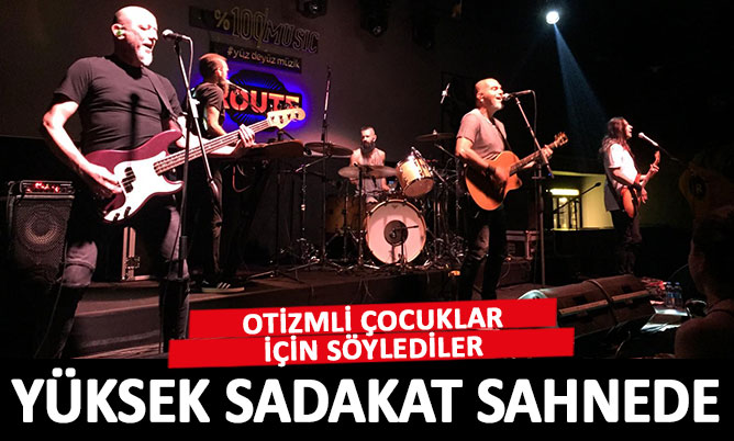 Yüksek Sadakat otizmli çocuklar için sahnede