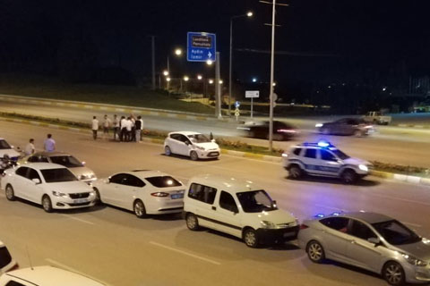 Yolun karşısına geçerken otomobil çarptı