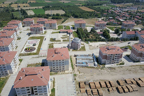 Sarayköy’de TOKİ konutlarının anahtarını aldılar