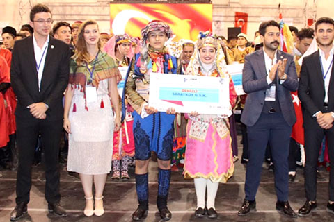 Sarayköy halk oyunları finalinde birincilik çıkardı