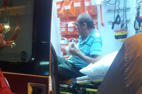 Bıçak bilerken parmağını kopardı