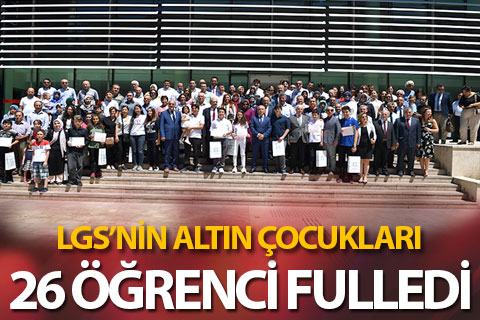 Denizli’de 26 öğrenci LGS’de ful çıkardı, Vali Karahan altınla ödüllendirdi
