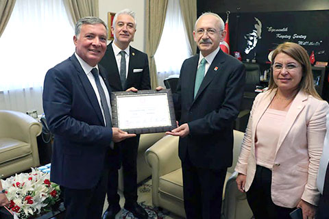 Kepenek mazbatayı Kılıçdaroğlu’na verdi