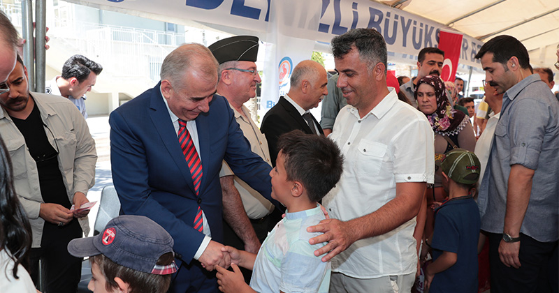Çınar’da bayramlaşma geleneği değişmedi