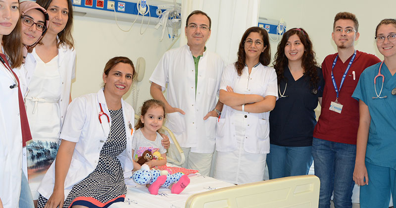 PAÜ Hastanesi’ne çocuklara örgü bebek morali