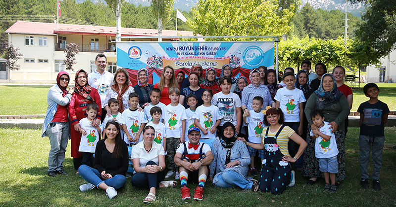 Yaz buluşmalarında hem öğreniyor, hem eğleniyorlar