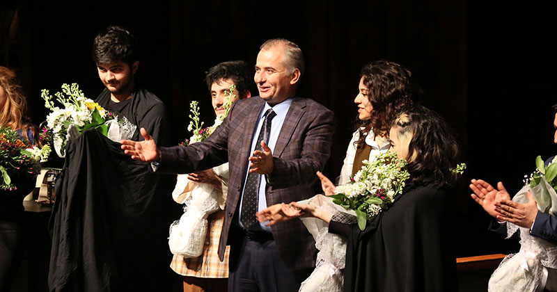 Şehir Tiyatrosu perdelerini açıyor