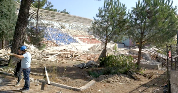Çürük raporlu bina 5 yıl sonra yıkıldı