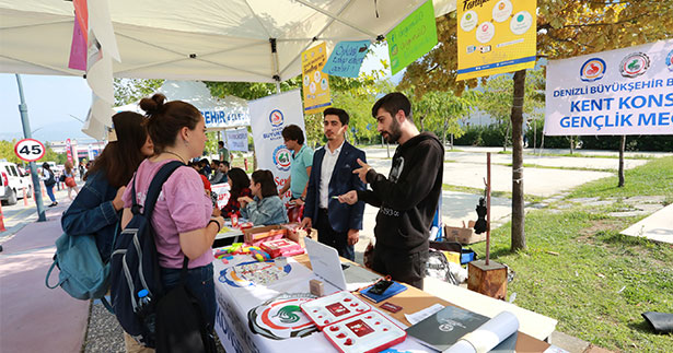 Öğrenciler “Geliverin gari” diyerek karşılandı