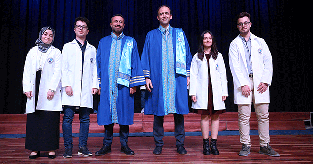 Hekim adayları törenle beyaz önlük giydi