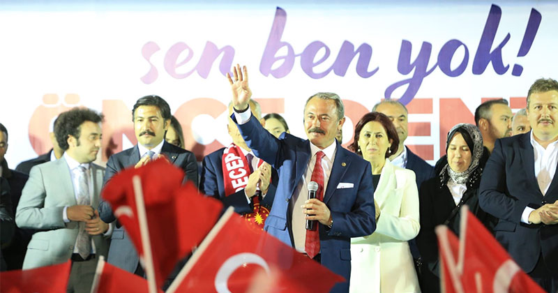 Şahin Tin’den bayrak çağrısı