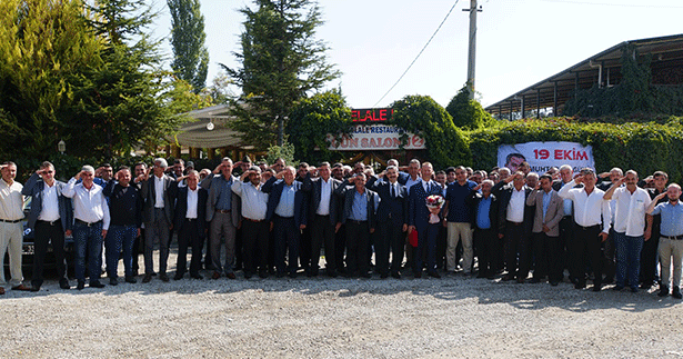 Çivrilli muhtarlar’dan askere selamlı destek