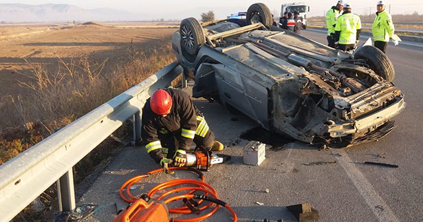 Takla atan otomobilin sürücüsü yaralandı